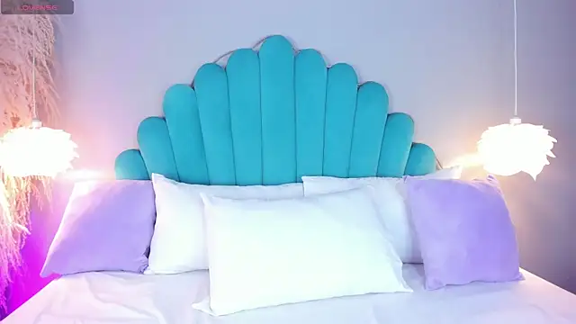 AlassiaHocthner online show from October 29, 12:20 pm