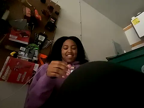 princesslivv online show from October 25, 7:10 pm