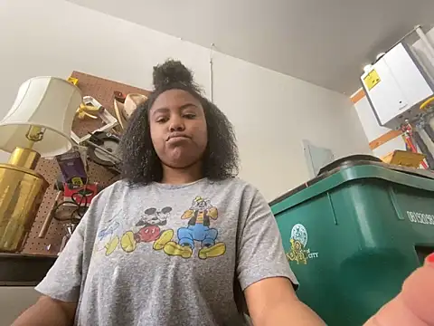 princesslivv online show from April 7, 5:15 pm