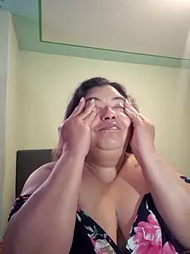 curvy diva  online show from February 22, 11:11 am