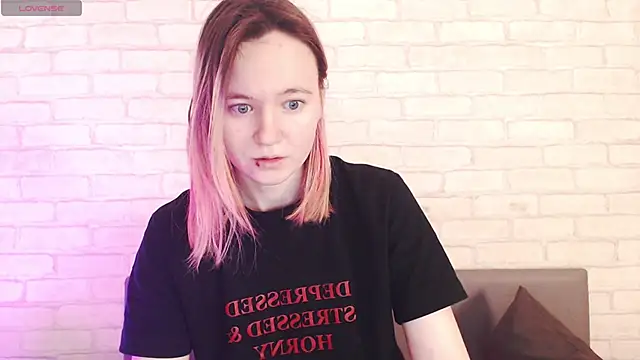 Ericha Stone online show from April 18, 1:52 am