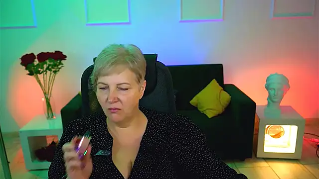 MaryMogan online show from October 15, 4:48 am