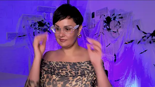 Snapshot of LauraDavidsons chatting on October 17, 4:43 pm LauraDavidsons online show from October 17, 4:43 pm