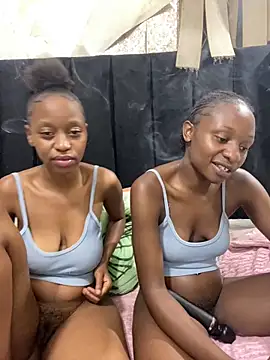 SexyPetitex25 online show from February 28, 10:09 pm