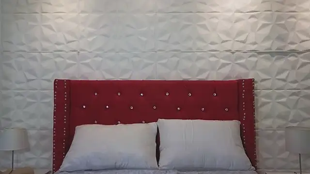 Lucy n pink online show from December 4, 5:24 pm