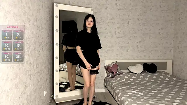 FakeLamb online show from November 8, 9:20 pm