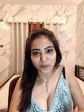 QUEEN-ADITI online show from March 8, 2:04 am