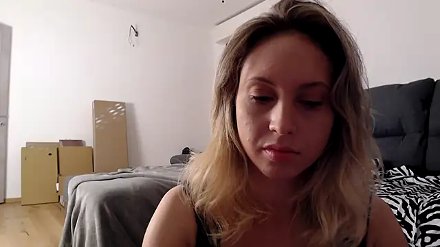 Snapshot of L_Sofia chatting on October 10, 8:19 am L Sofia online show from October 10, 8:19 am