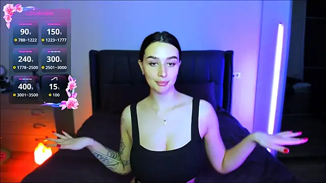 Veronica Larsson online show from September 12, 4:25 pm