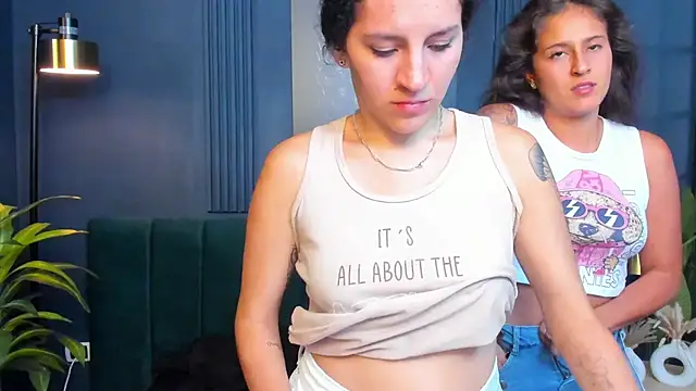 aliceandsia online show from October 30, 4:37 am