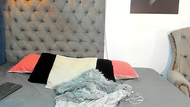 nahiroby ebony online show from December 19, 7:06 pm