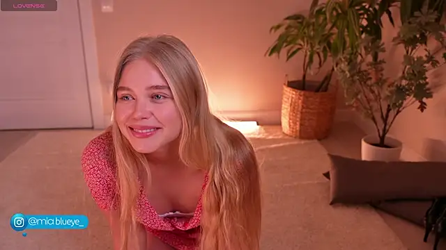 Miablueye online show from December 1, 1:25 pm