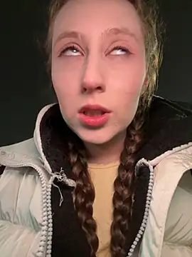 FroggyAnna online show from November 28, 5:27 pm