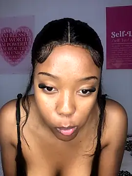 Snapshot of Sprinkle_Q chatting on October 13, 10:12 pm Sprinkle Q online show from October 13, 10:12 pm