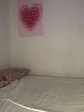 Snapshot of Sprinkle_Q chatting on September 24, 10:31 pm Sprinkle Q online show from September 24, 10:31 pm