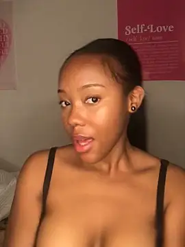 Snapshot of Sprinkle_Q chatting on October 26, 11:33 pm Sprinkle Q online show from October 26, 11:33 pm