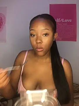 Snapshot of Sprinkle_Q chatting on October 24, 10:28 pm Sprinkle Q online show from October 24, 10:28 pm