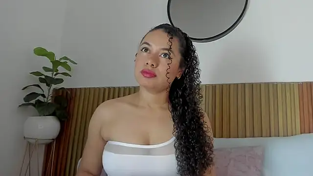 Snapshot of angie_leonn chatting on September 18, 12:04 pm angie leonn online show from September 18, 12:04 pm