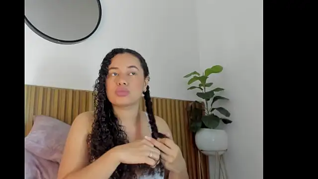 Snapshot of angie_leonn chatting on September 23, 12:03 pm angie leonn online show from September 23, 12:03 pm