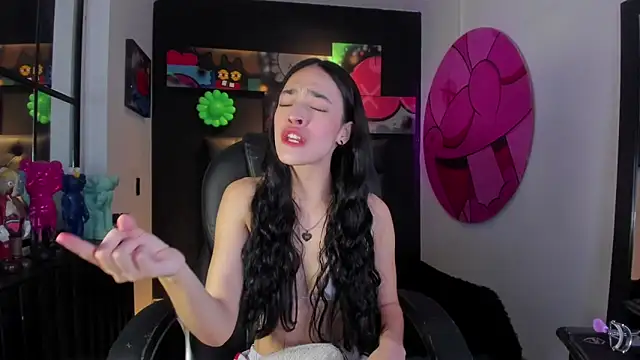 miIa bratz online show from February 10, 7:50 pm