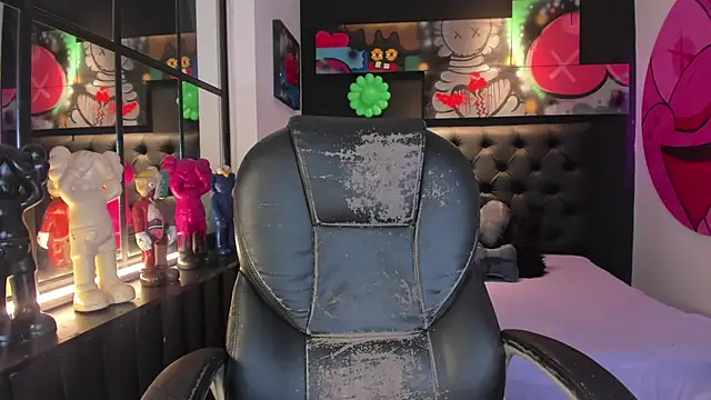 miIa bratz online show from February 24, 7:45 pm