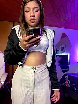 Snapshot of Isabella18_pink chatting on October 4, 3:23 am Isabella18 pink online show from October 4, 3:23 am