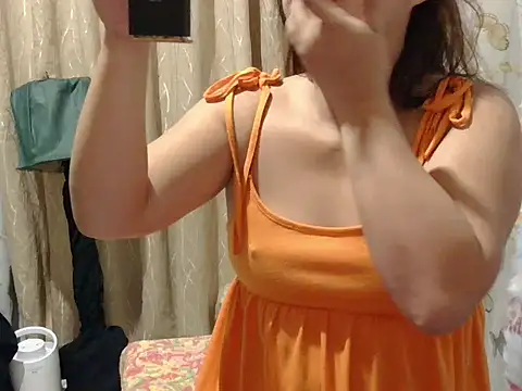 Pink Scarlet online show from October 29, 8:00 pm