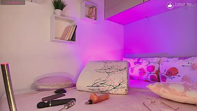 Melifluaa online show from April 18, 7:07 pm