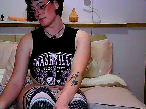 aMinshy online show from October 3, 1:43 am