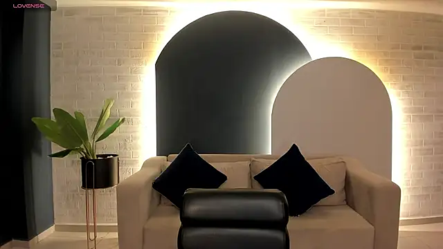 LeahNovac online show from October 2, 11:37 am