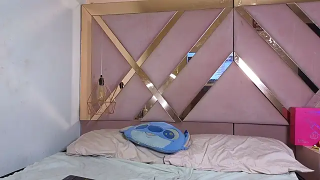 Sophia moo  online show from February 3, 6:40 am