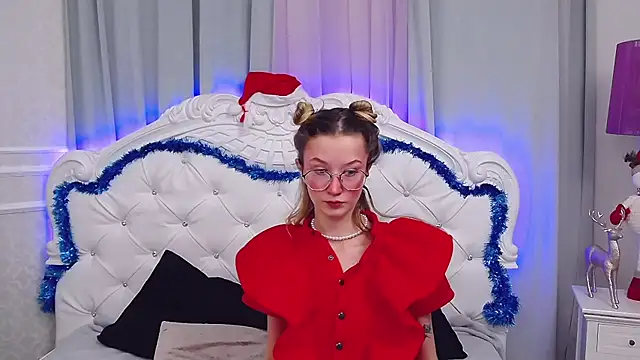 MaeLili online show from December 21, 1:26 pm