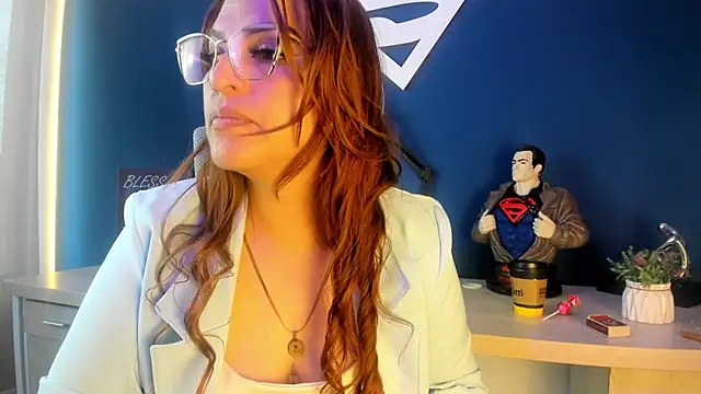 Snapshot of Skylar__Desire chatting on October 17, 2:31 pm Skylar Desire online show from October 17, 2:31 pm