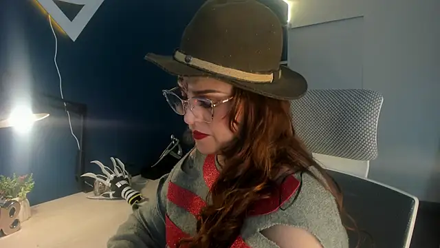 Snapshot of Skylar__Desire chatting on October 6, 2:01 pm Skylar Desire online show from October 6, 2:01 pm