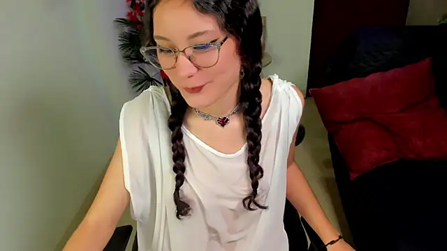 Snapshot of Krysten_Riter chatting on September 15, 2:58 pm Krysten Riter online show from September 15, 2:58 pm