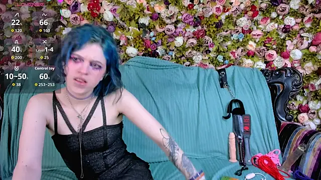 NoelleGothicShadow online show from January 15, 5:46 am