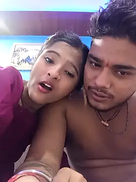 Snapshot of romantic_couple1 chatting on September 16, 1:35 am romantic couple1 online show from September 16, 1:35 am
