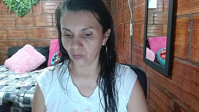 Snapshot of Milf_Fantassyy chatting on September 16, 3:36 am Milf Fantassyy online show from September 16, 3:36 am