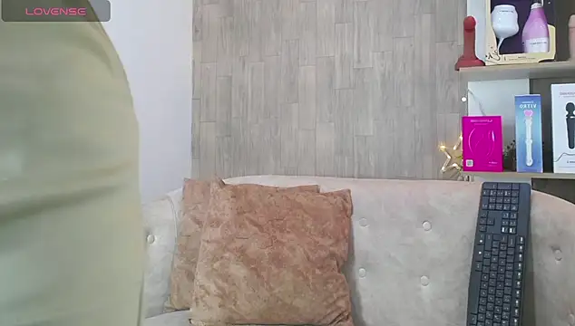 cortney tayler online show from November 13, 7:02 pm