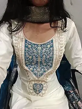 Daizy Shah online show from May 16, 2:38 pm