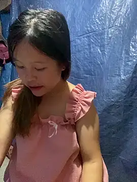 Snapshot of O_o_UwU_o_O chatting on October 1, 6:40 am O o UwU o O online show from October 1, 6:40 am