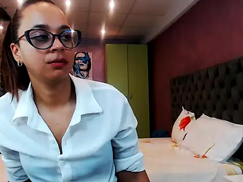 Snapshot of NatalyBonnie chatting on September 23, 6:44 am NatalyBonnie online show from September 23, 6:44 am