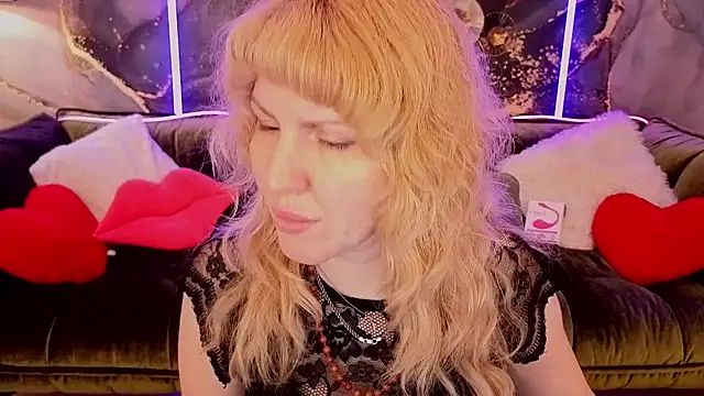 Snapshot of NatalyChanell chatting on September 18, 10:19 pm NatalyChanell online show from September 18, 10:19 pm