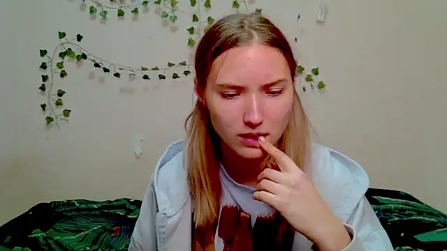  kikiclark   online show from November 27, 8:45 pm