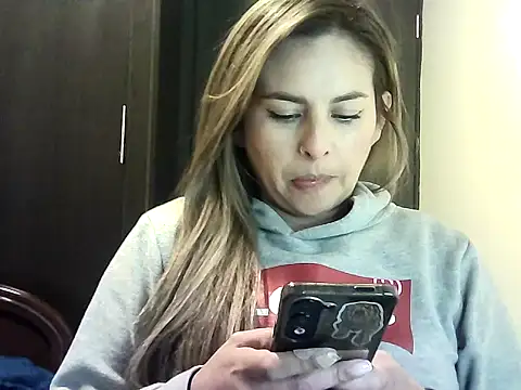 Valery  Rouse  online show from January 17, 3:25 am