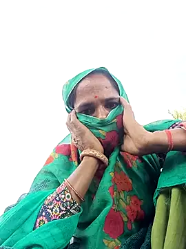 Snapshot of Hot-honi chatting on October 12, 8:06 am Hot-honi online show from October 12, 8:06 am