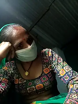 Snapshot of Hot-honi chatting on October 8, 2:32 pm Hot-honi online show from October 8, 2:32 pm