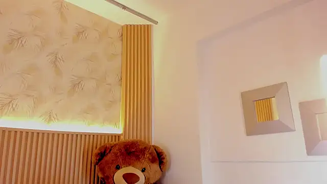 Liss-Reyes online show from April 15, 12:17 pm