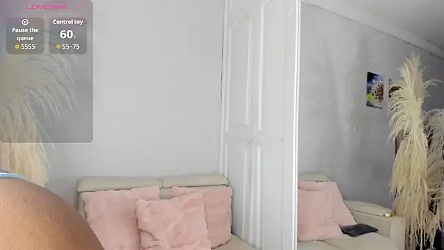 CardyKambell1 online show from April 9, 4:48 am