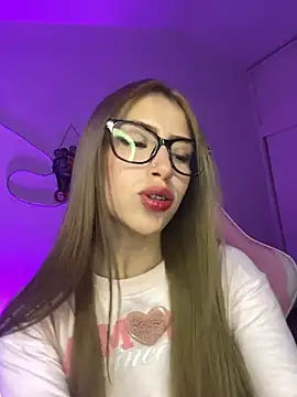 PrettyAshley  online show from March 19, 10:36 pm